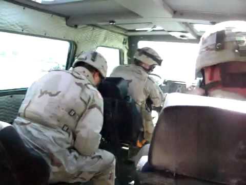Soldat smider falsk h�ndgranat i humvee